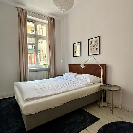 아파트 Klimatyczne Mieszkanie W Centrum 포즈난